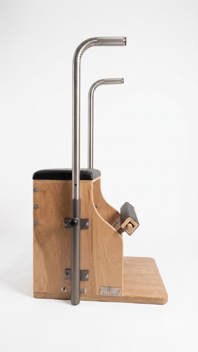 Chair BALANCE de madera eucalipto con bastones de acero inoxidable